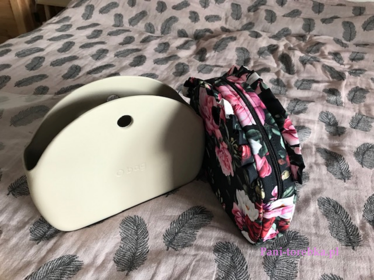 organizer na zamek obag moonlight roze na czarnym plus falbanka