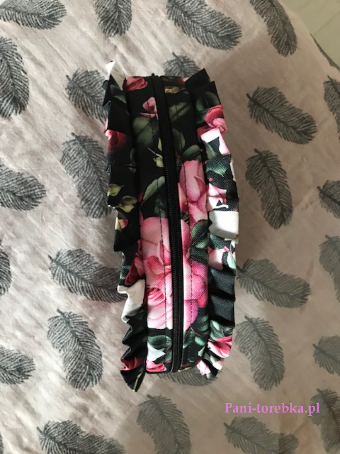 organizer na zamek obag moonlight roze na czarnym plus falbanka