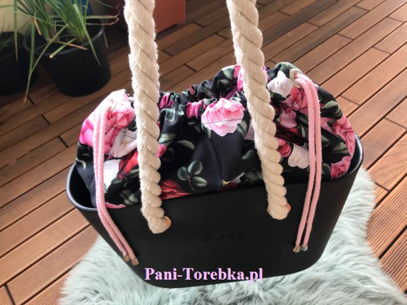 tkanina róże na czarnym - plus 15 zł do ceny organizera