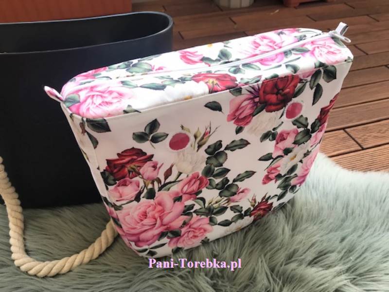 tkanina róże na białym - plus 15 zł do ceny organizera