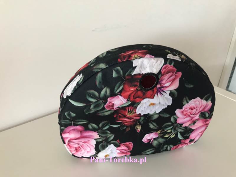 tkanina róże na czarnym - plus 15 zł do ceny organizera