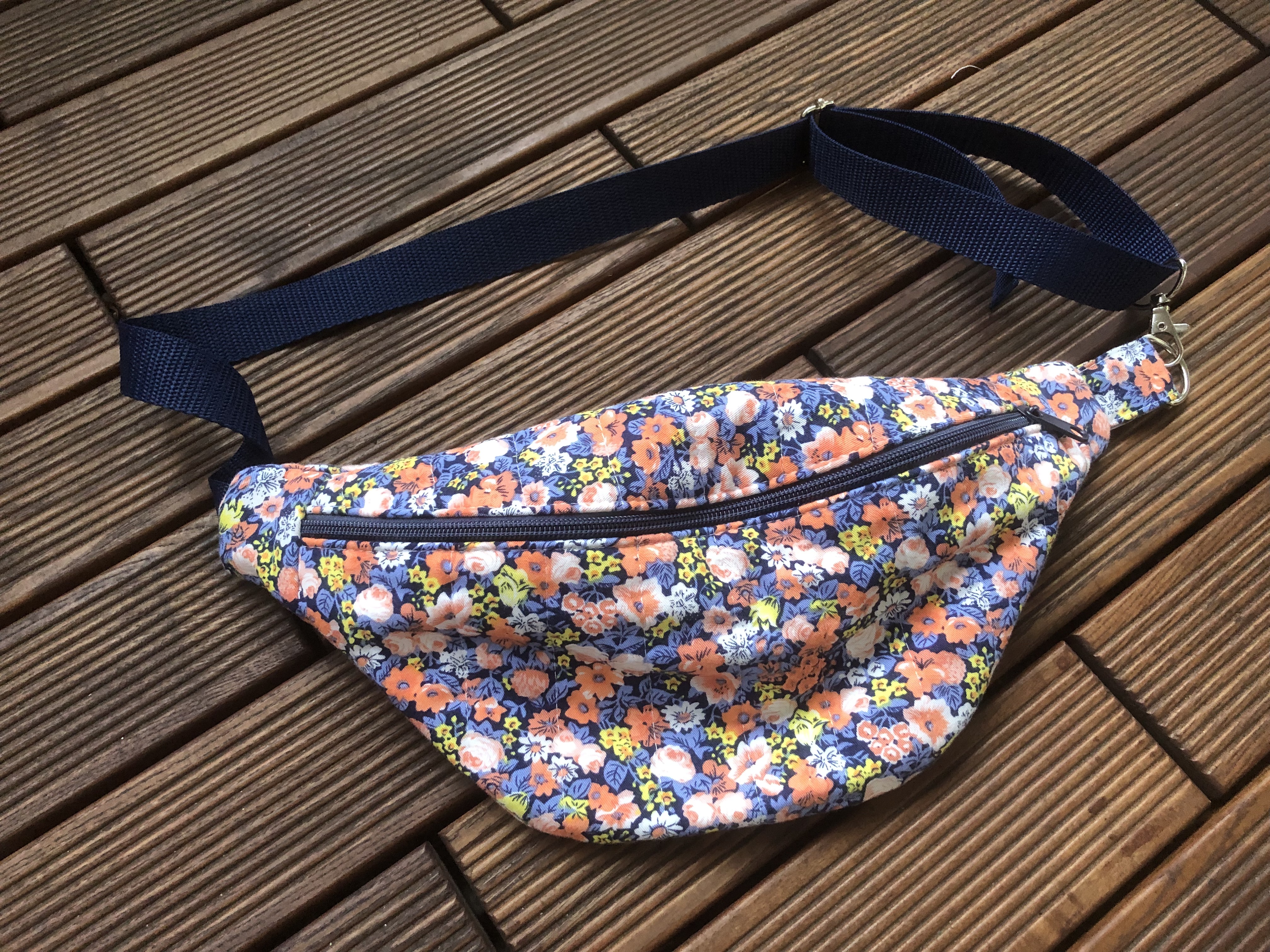 Nerka granatowa w kwiatki