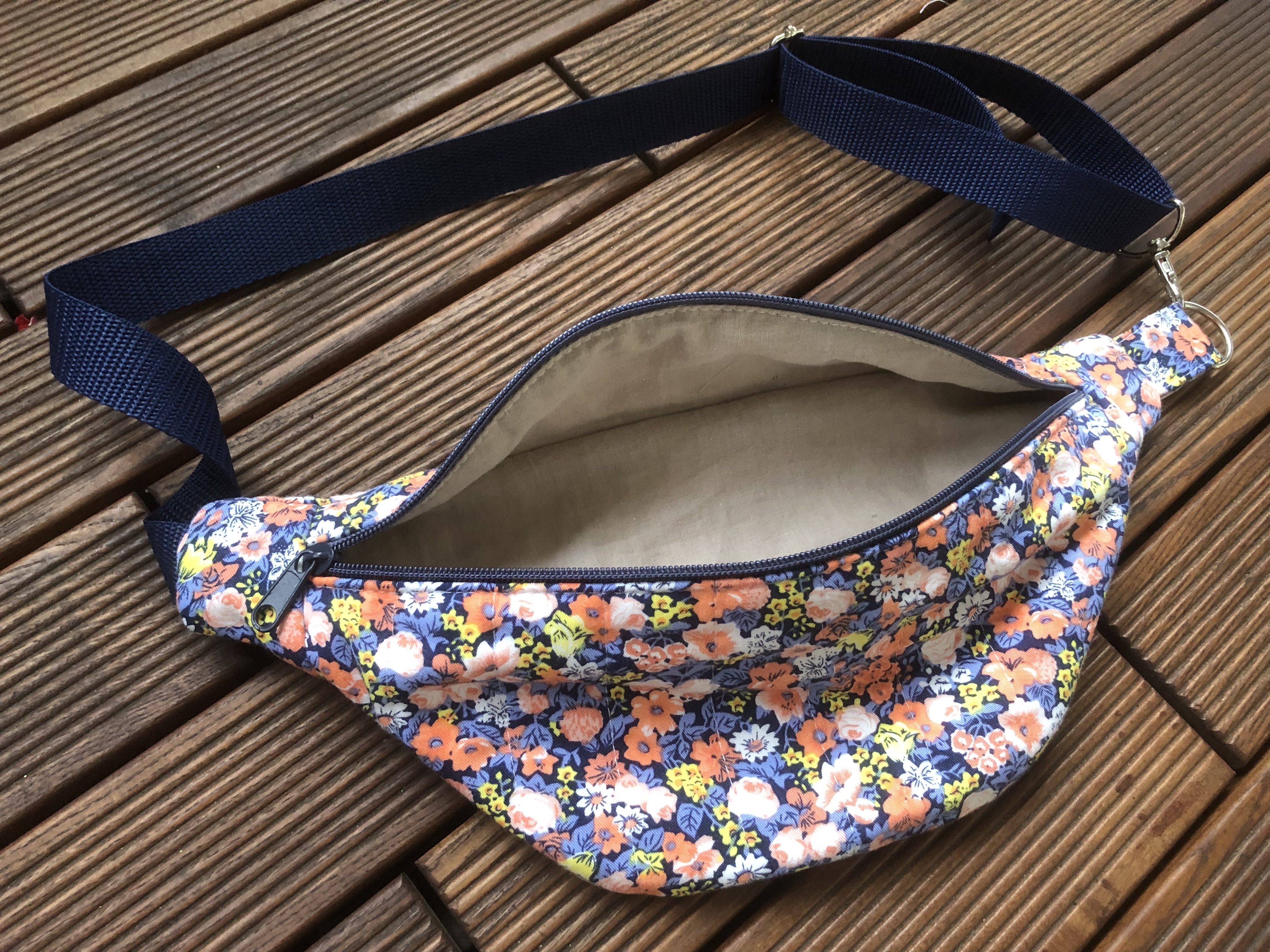 Nerka granatowa w kwiatki