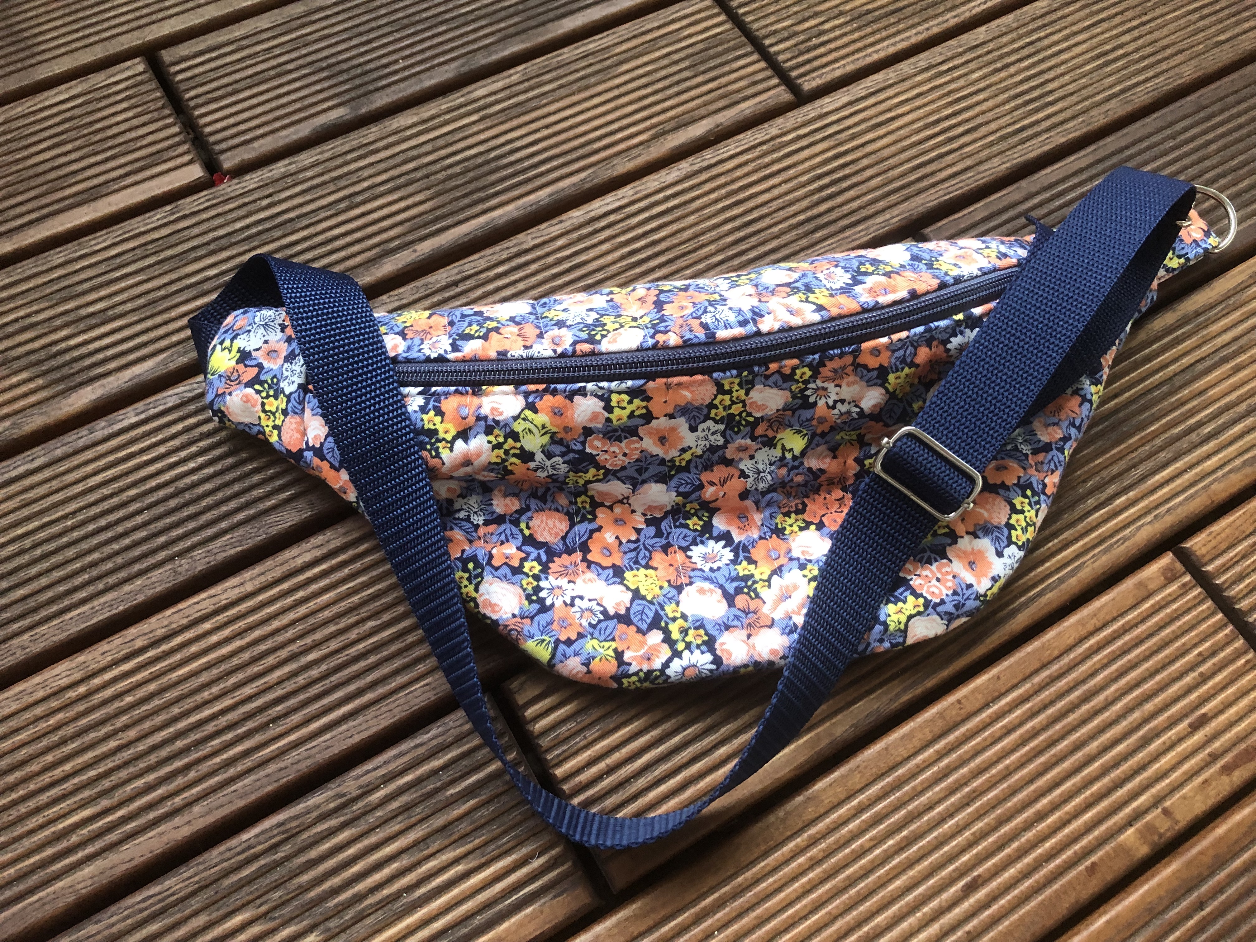 Nerka granatowa w kwiatki